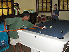 Quentin et Médéric au billard